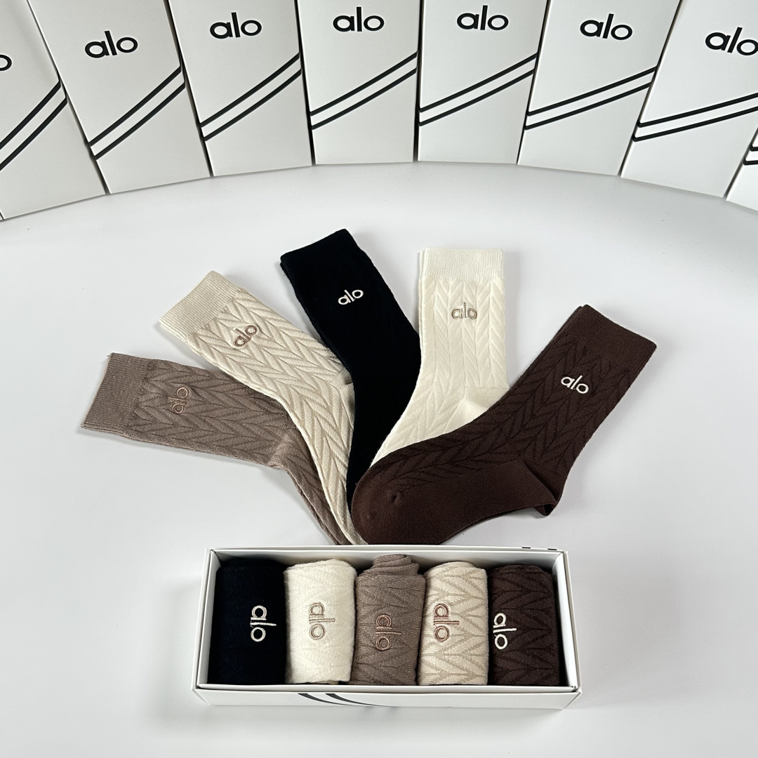 💛配包装ALO 新款双针刺绣经典中长筒袜堆堆袜袜子！一盒五双， 专柜同步筒袜袜子，💛大牌出街，潮人必备🔥