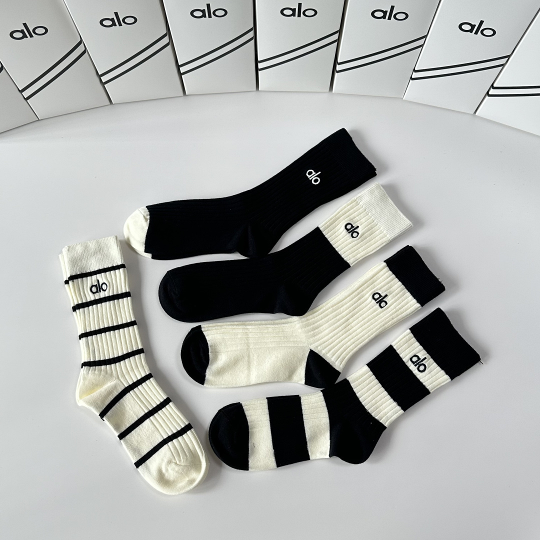 💛配专柜包装ALO 新款羊绒双针刺绣中长款堆堆袜袜子！一盒五双，专柜同步筒袜袜子，💛大牌出街，潮人必备🔥