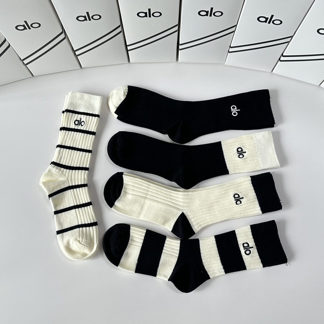 💛配专柜包装ALO 新款羊绒双针刺绣中长款堆堆袜袜子！一盒五双，专柜同步筒袜袜子，💛大牌出街，潮人必备🔥