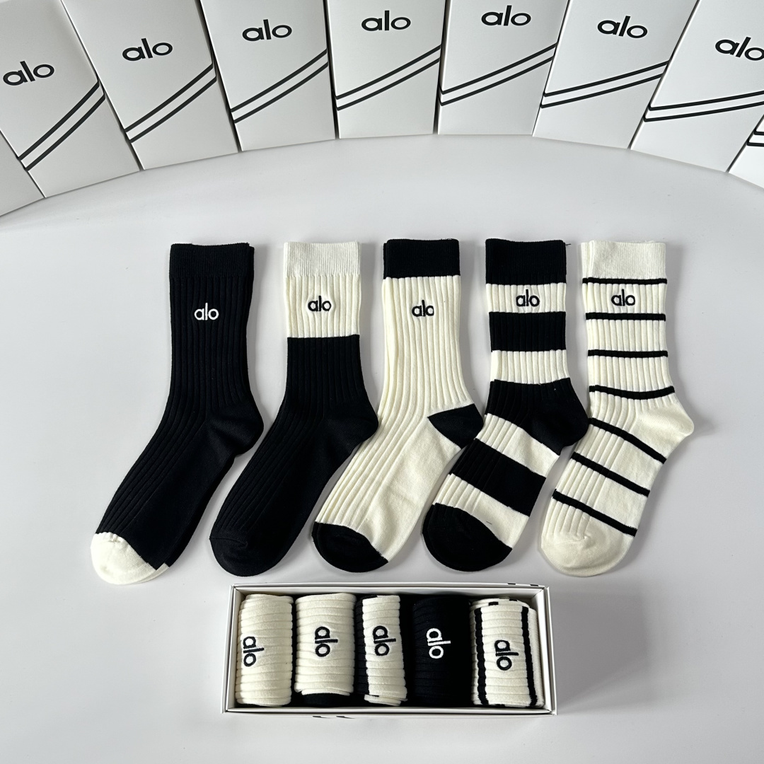 💛配专柜包装ALO 新款羊绒双针刺绣中长款堆堆袜袜子！一盒五双，专柜同步筒袜袜子，💛大牌出街，潮人必备🔥