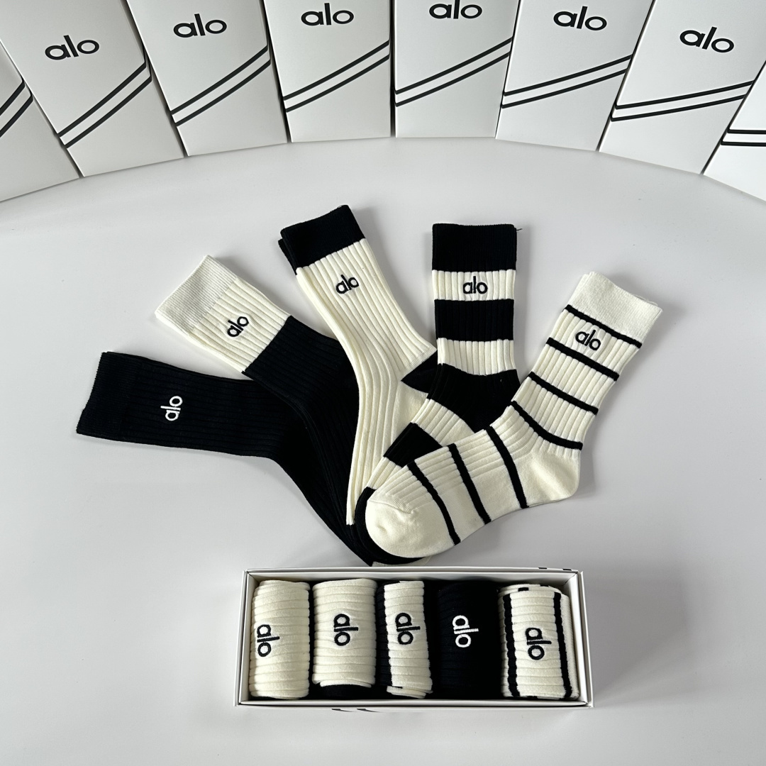 💛配专柜包装ALO 新款羊绒双针刺绣中长款堆堆袜袜子！一盒五双，专柜同步筒袜袜子，💛大牌出街，潮人必备🔥