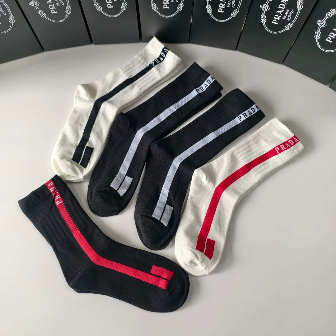 💛配专柜包装PRADA（普拉达）新款中长款堆堆袜袜子！一盒五双，专柜同步筒袜袜子，大牌出街，潮人必备🔥超