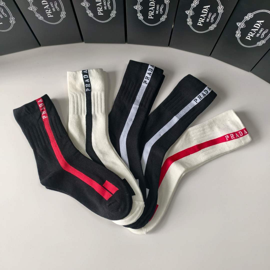 💛配专柜包装PRADA（普拉达）新款中长款堆堆袜袜子！一盒五双，专柜同步筒袜袜子，大牌出街，潮人必备🔥超