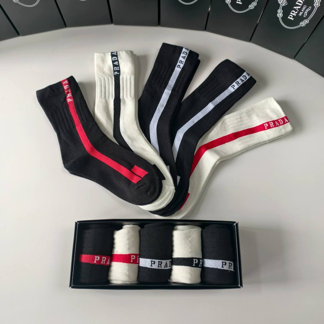 💛配专柜包装PRADA（普拉达）新款中长款堆堆袜袜子！一盒五双，专柜同步筒袜袜子，大牌出街，潮人必备🔥超