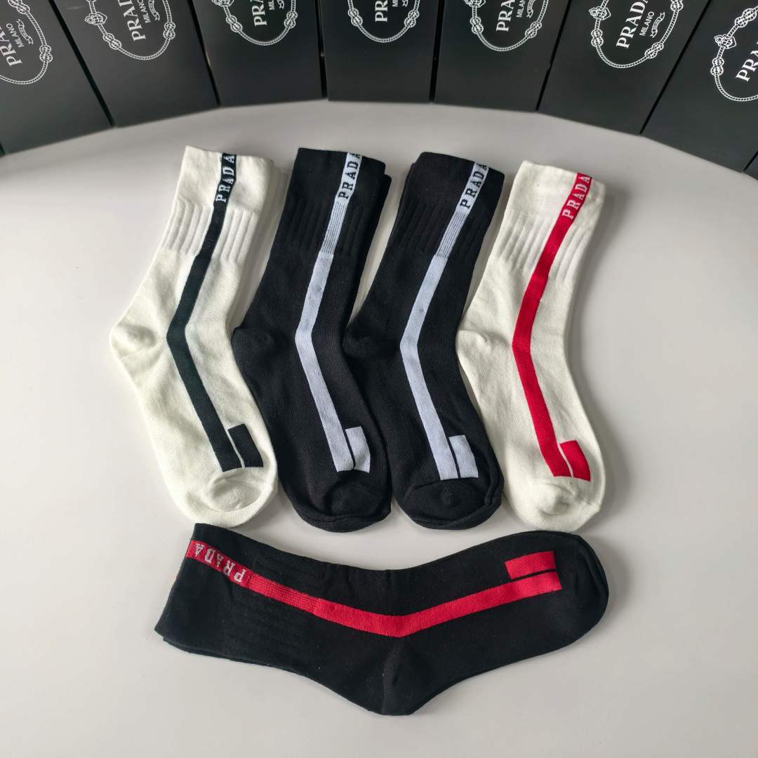 💛配专柜包装PRADA（普拉达）新款中长款堆堆袜袜子！一盒五双，专柜同步筒袜袜子，大牌出街，潮人必备🔥超