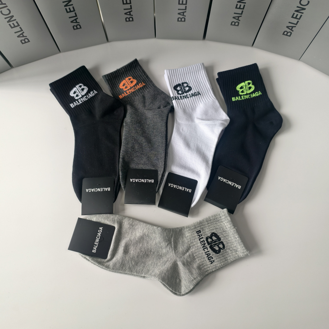 💛配专柜包装Balenciaga(巴黎世家)新款中长款堆堆袜袜子！一盒五双，专柜同步筒袜袜子，大牌出街，