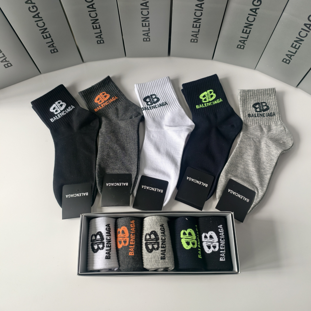 💛配专柜包装Balenciaga(巴黎世家)新款中长款堆堆袜袜子！一盒五双，专柜同步筒袜袜子，大牌出街，
