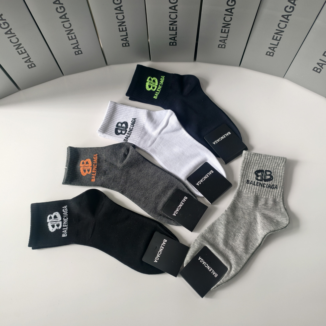 💛配专柜包装Balenciaga(巴黎世家)新款中长款堆堆袜袜子！一盒五双，专柜同步筒袜袜子，大牌出街，