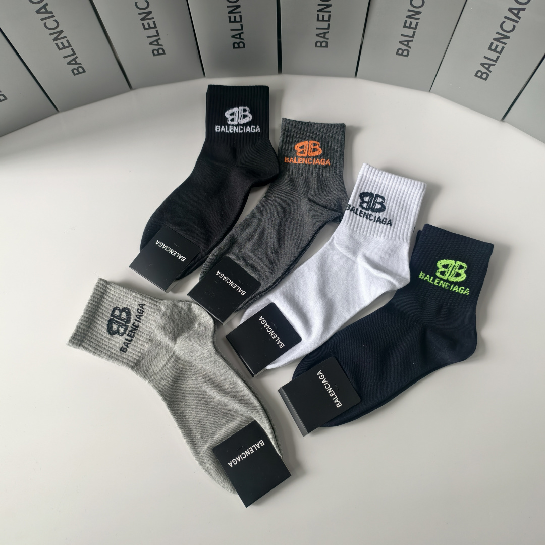 💛配专柜包装Balenciaga(巴黎世家)新款中长款堆堆袜袜子！一盒五双，专柜同步筒袜袜子，大牌出街，