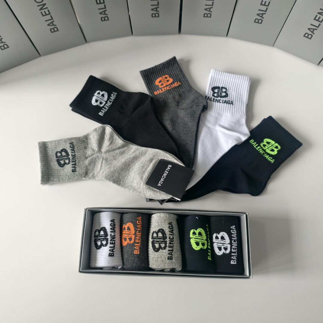 💛配专柜包装Balenciaga(巴黎世家)新款中长款堆堆袜袜子！一盒五双，专柜同步筒袜袜子，大牌出街，