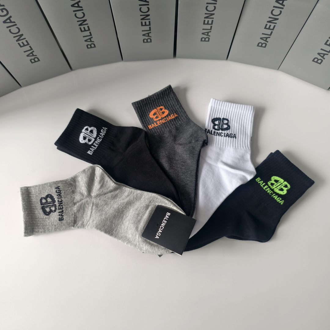 💛配专柜包装Balenciaga(巴黎世家)新款中长款堆堆袜袜子！一盒五双，专柜同步筒袜袜子，大牌出街，