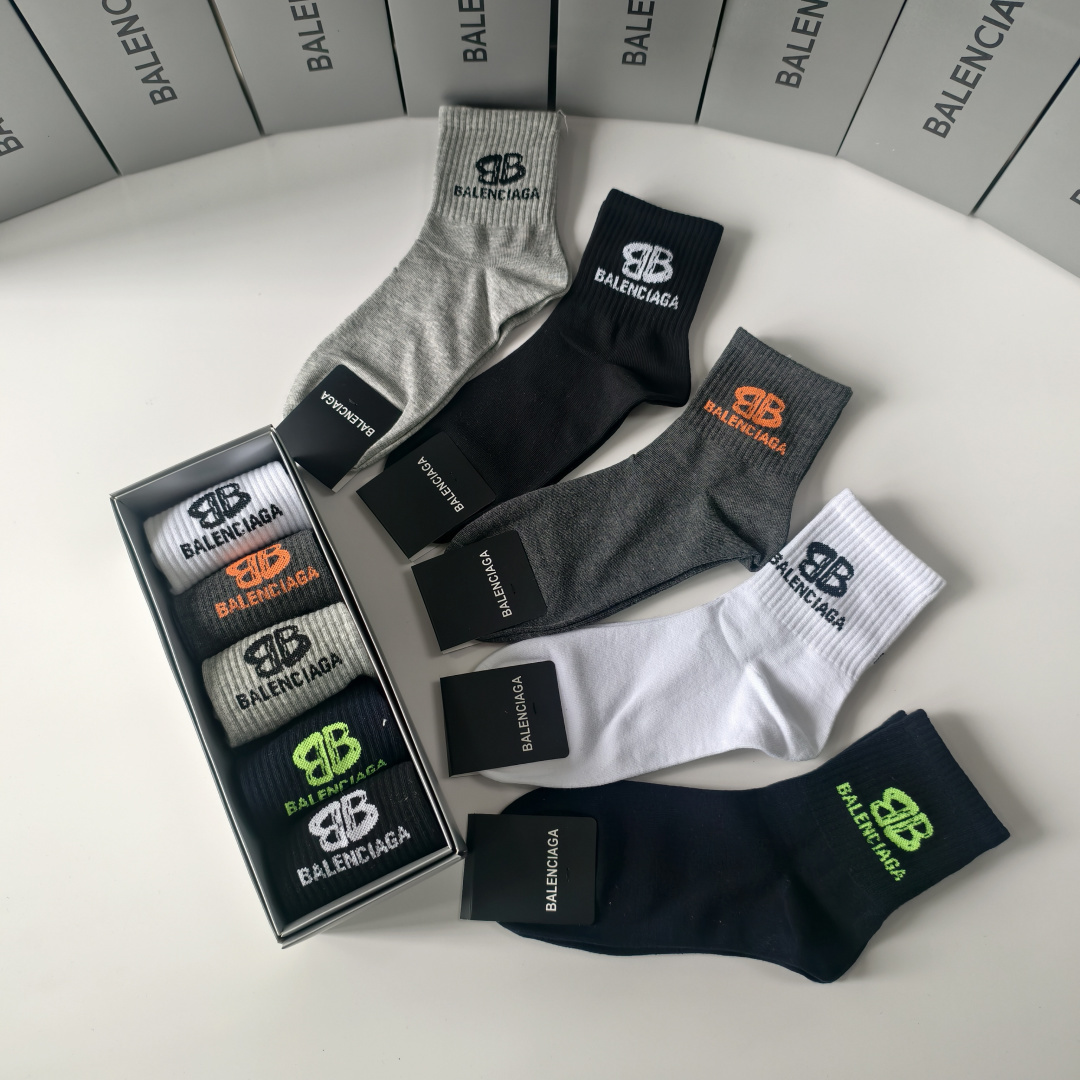 💛配专柜包装Balenciaga(巴黎世家)新款中长款堆堆袜袜子！一盒五双，专柜同步筒袜袜子，大牌出街，