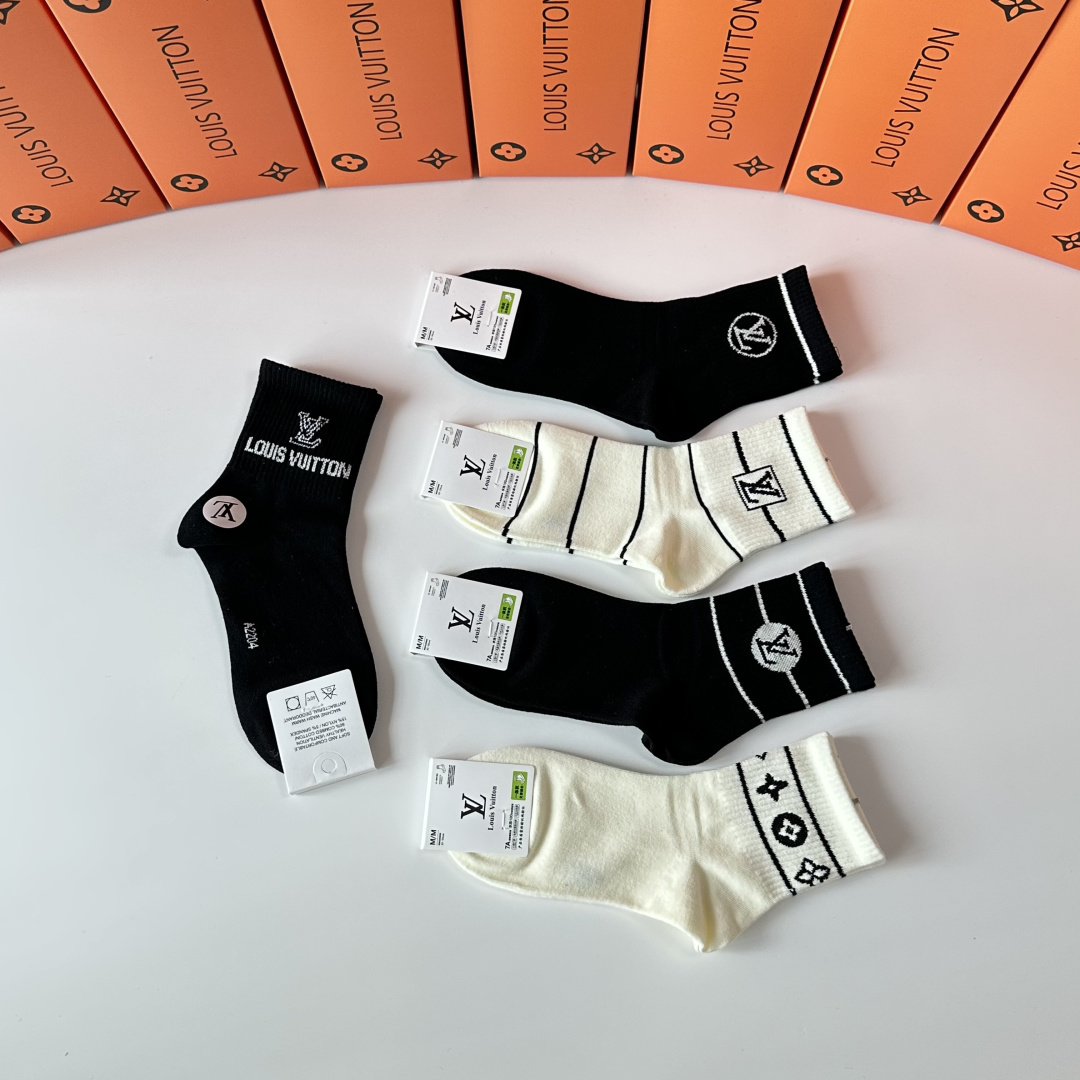 💛配专柜包装LV（路易威登）新款中长筒袜堆堆袜袜子！一盒五双，专柜同步筒袜袜子，💛大牌出街，潮人必备🔥超