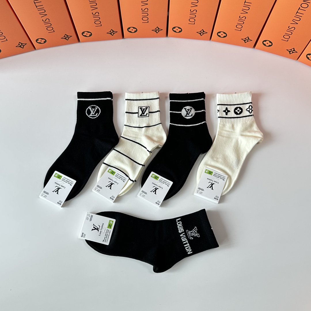💛配专柜包装LV（路易威登）新款中长筒袜堆堆袜袜子！一盒五双，专柜同步筒袜袜子，💛大牌出街，潮人必备🔥超