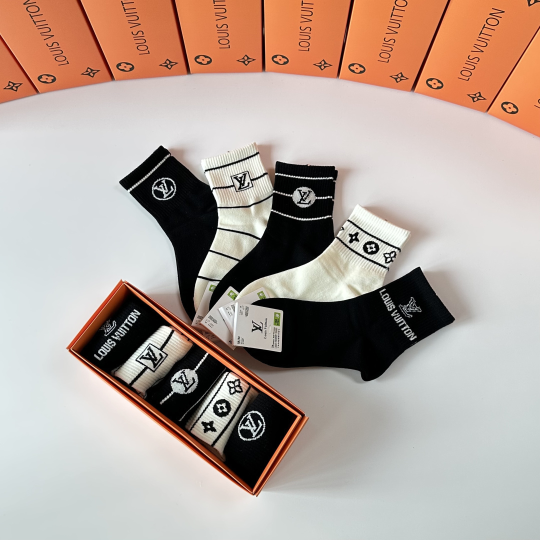 💛配专柜包装LV（路易威登）新款中长筒袜堆堆袜袜子！一盒五双，专柜同步筒袜袜子，💛大牌出街，潮人必备🔥超