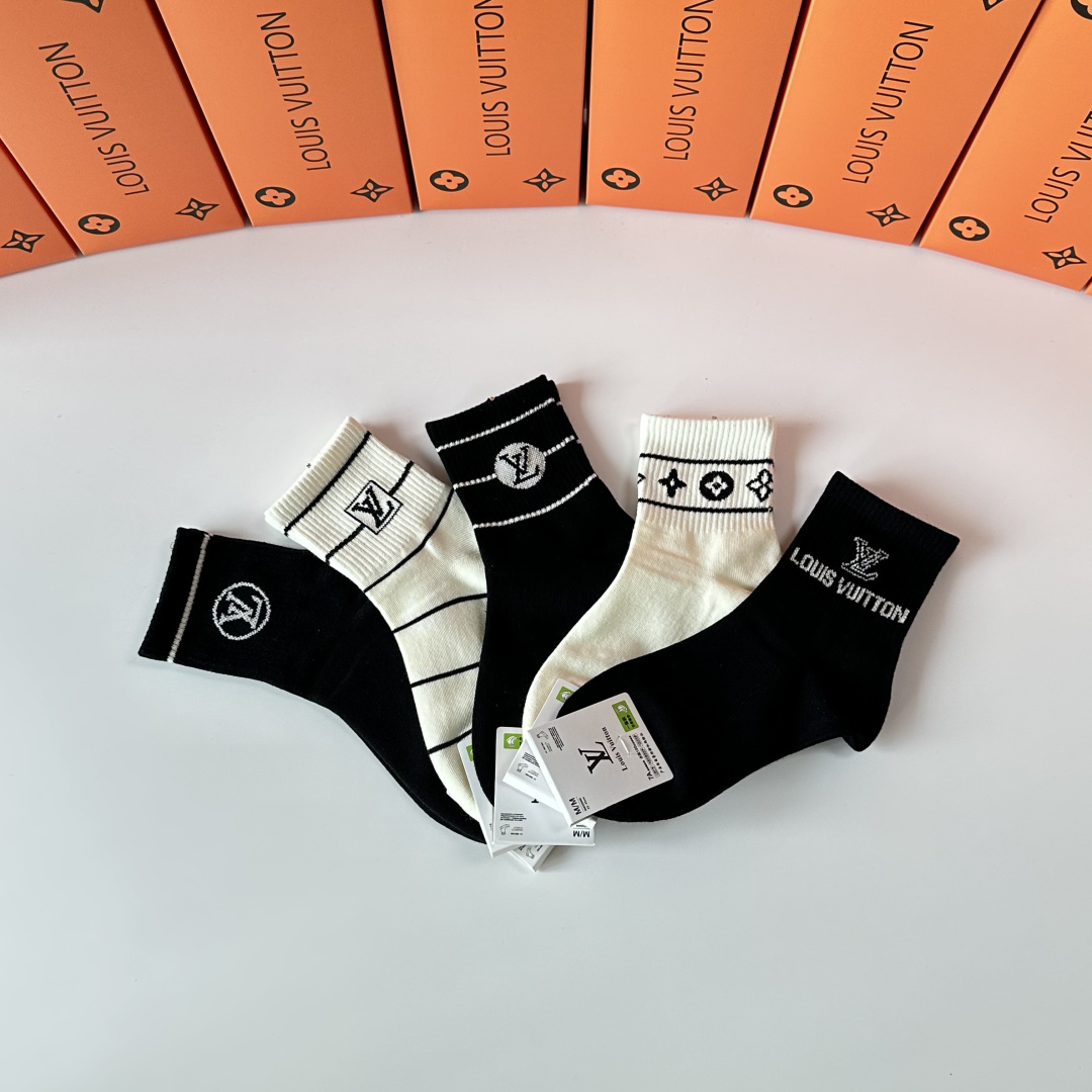 💛配专柜包装LV（路易威登）新款中长筒袜堆堆袜袜子！一盒五双，专柜同步筒袜袜子，💛大牌出街，潮人必备🔥超