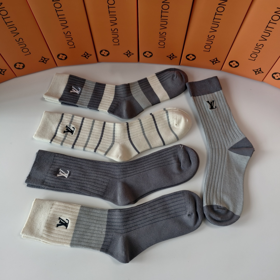 💛配专柜包装LV（路易威登）新款刺绣中长筒袜堆堆袜袜子！一盒五双，专柜同步筒袜袜子，💛大牌出街，潮人必备