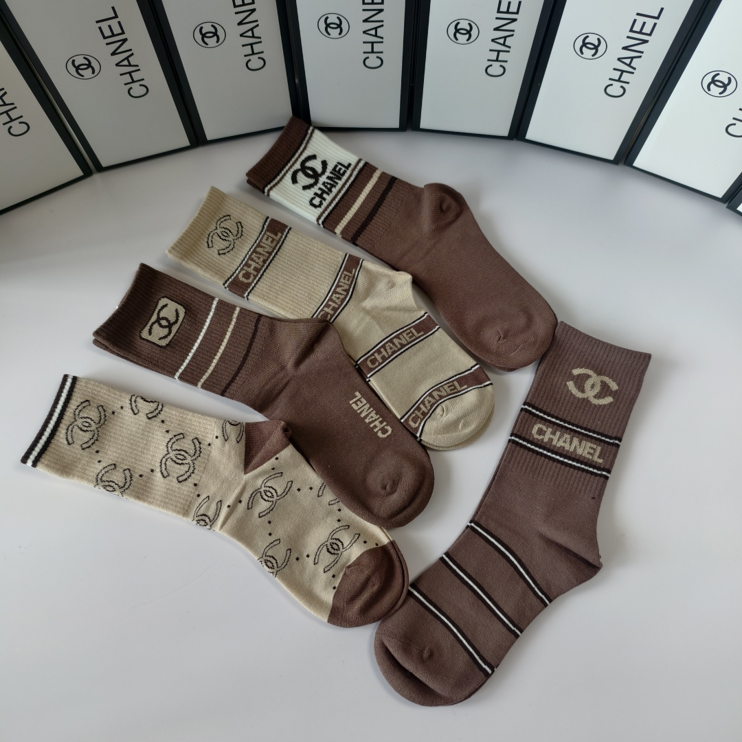 💛配专柜包装Chanel（香奈儿）新款中长筒袜堆堆袜袜子！一盒五双，专柜同步筒袜袜子，💛大牌出街，潮人必