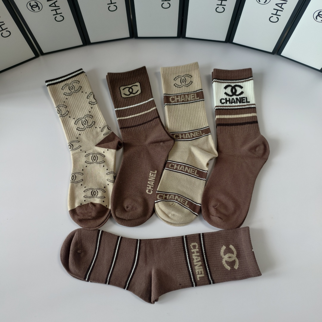 💛配专柜包装Chanel（香奈儿）新款中长筒袜堆堆袜袜子！一盒五双，专柜同步筒袜袜子，💛大牌出街，潮人必
