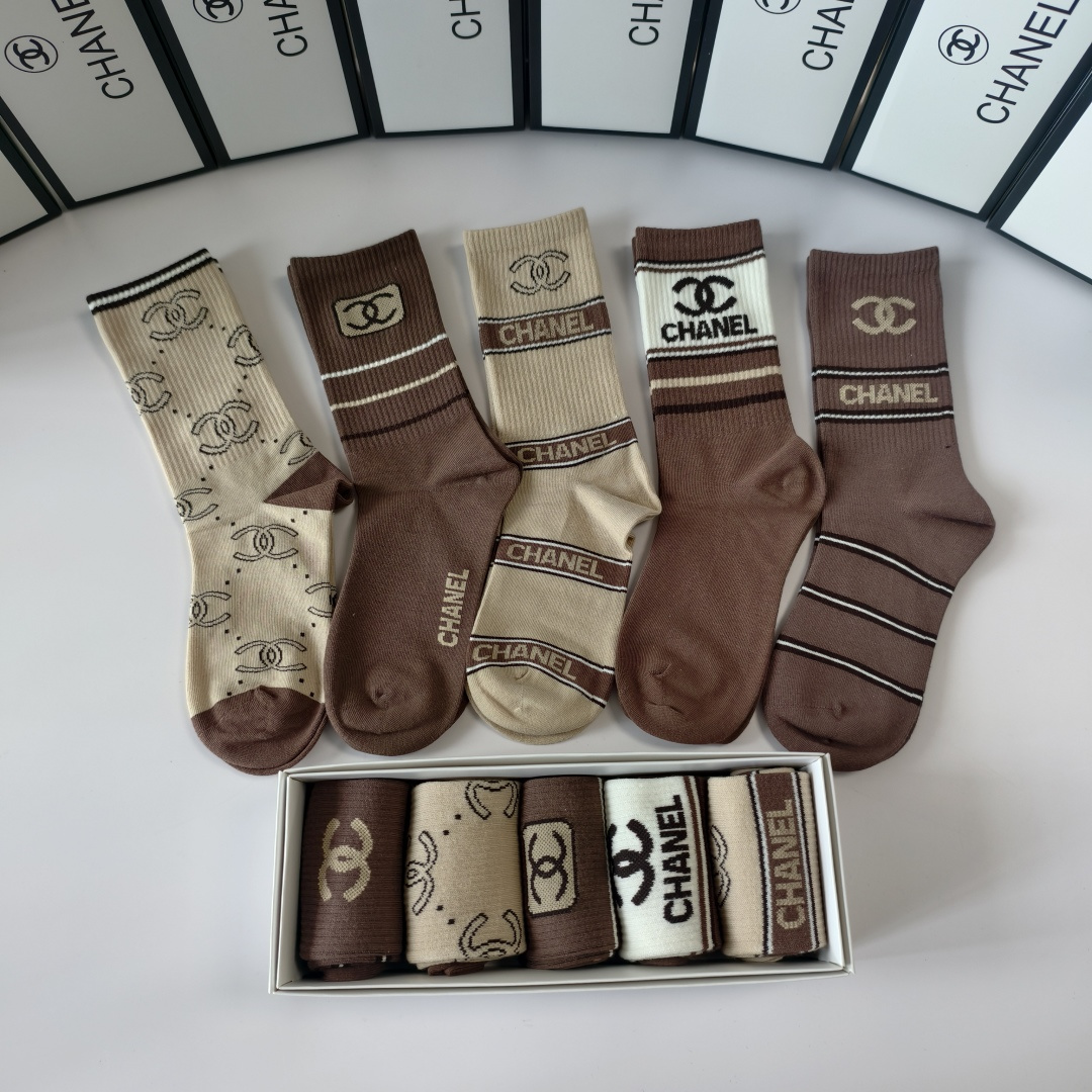 💛配专柜包装Chanel（香奈儿）新款中长筒袜堆堆袜袜子！一盒五双，专柜同步筒袜袜子，💛大牌出街，潮人必