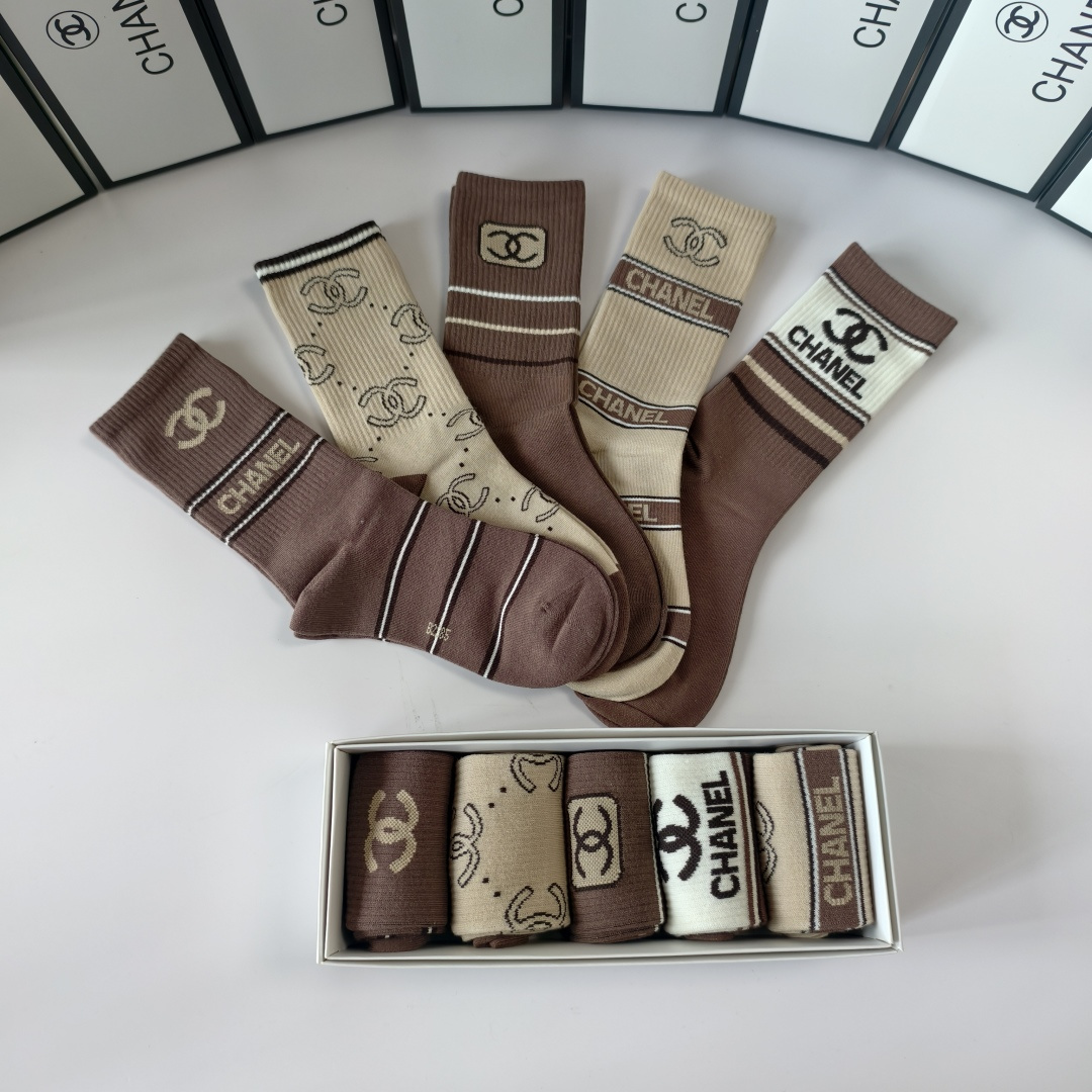 💛配专柜包装Chanel（香奈儿）新款中长筒袜堆堆袜袜子！一盒五双，专柜同步筒袜袜子，💛大牌出街，潮人必