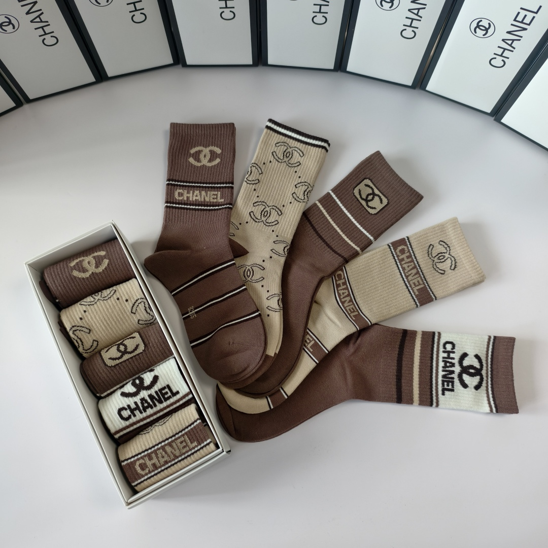 💛配专柜包装Chanel（香奈儿）新款中长筒袜堆堆袜袜子！一盒五双，专柜同步筒袜袜子，💛大牌出街，潮人必