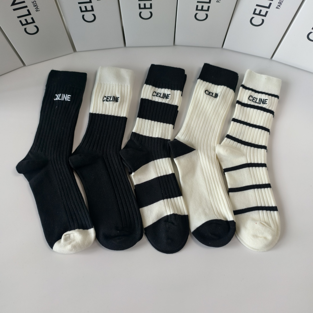 NO:640616,Specially equipped with counter packaging CELINE's new double-needle embroidered mid-length socks!  Five pairs in a box, synchronized tube socks at the counter, big brands going out on the street, must-have socks for fashionistas, stockings, socks, celine, celine, socks19860909特 配专柜包装 CELINE（赛琳）新款双针刺绣中长筒袜堆堆袜袜子！一盒五双,专柜同步筒袜袜子,大牌出街,潮人必备超好搭袜子,丝袜,袜子,celine,celine,socks,accessory