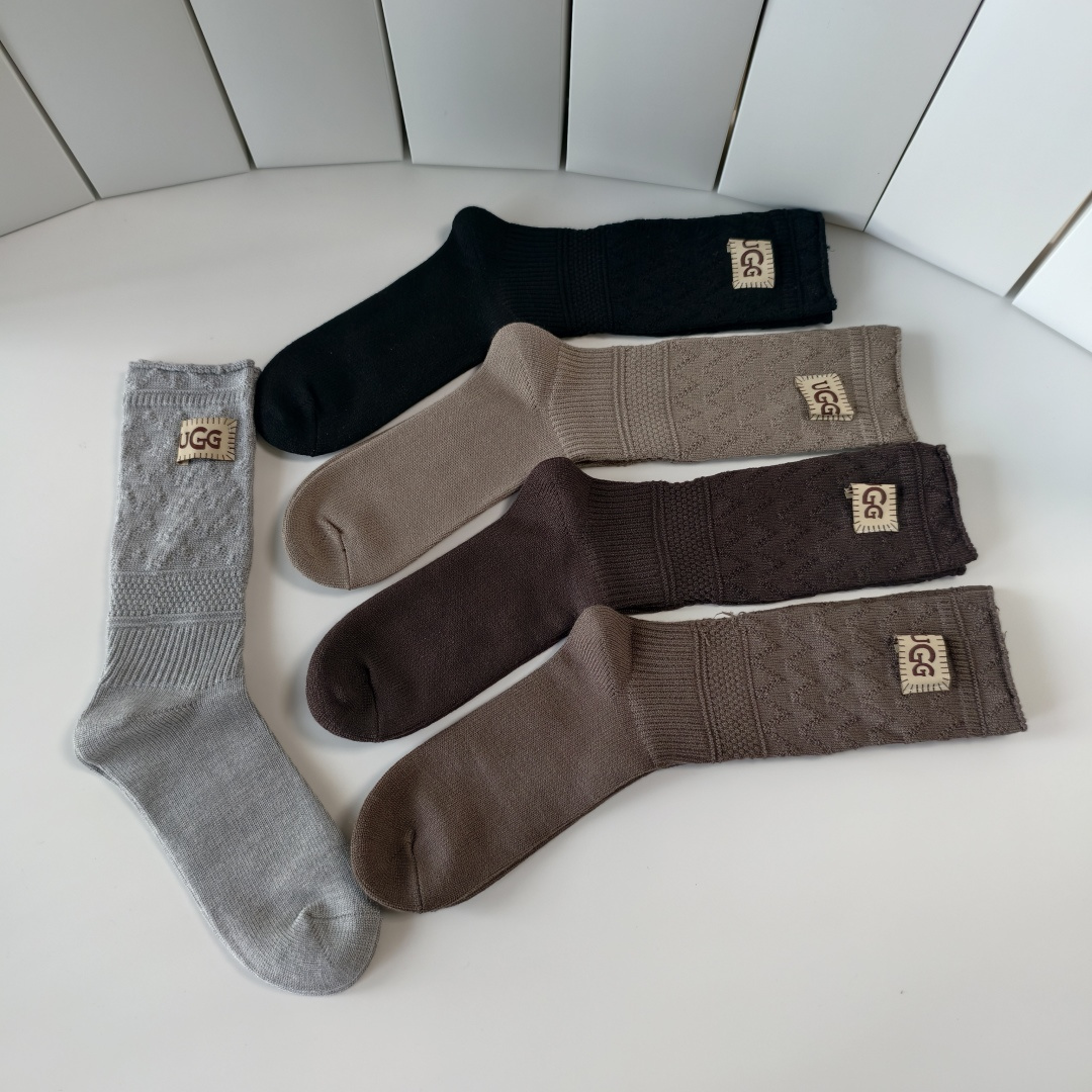 💛配专柜包装UGG 新款中长款堆堆袜袜子！一盒五双，专柜同步筒袜袜子，大牌出街，潮人必备🔥超好搭