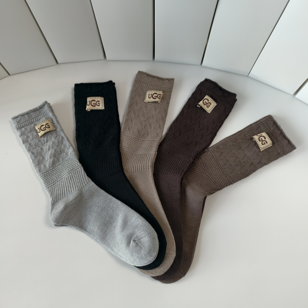 💛配专柜包装UGG 新款中长款堆堆袜袜子！一盒五双，专柜同步筒袜袜子，大牌出街，潮人必备🔥超好搭