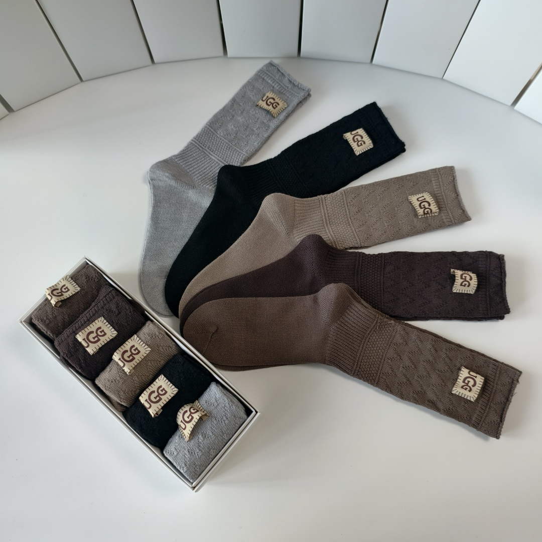 💛配专柜包装UGG 新款中长款堆堆袜袜子！一盒五双，专柜同步筒袜袜子，大牌出街，潮人必备🔥超好搭