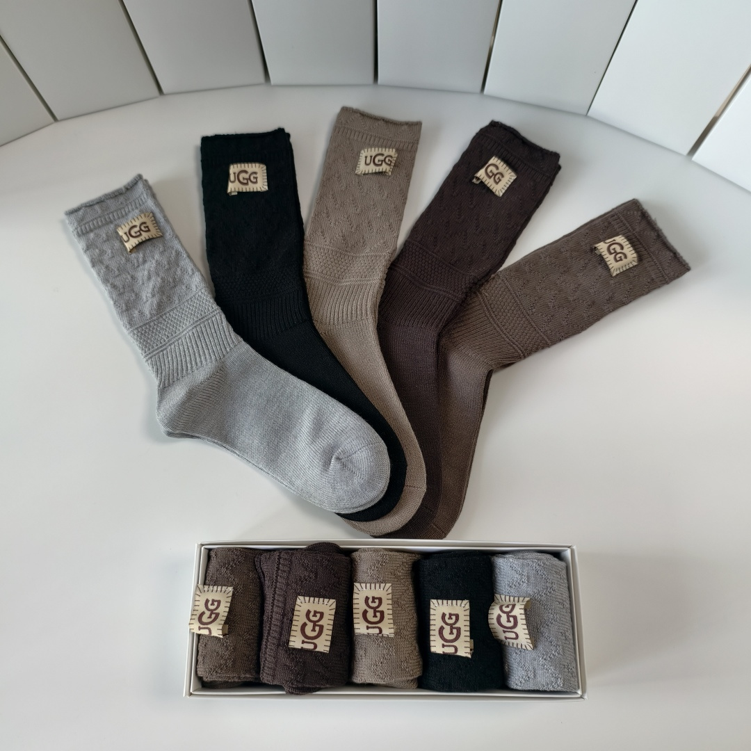 💛配专柜包装UGG 新款中长款堆堆袜袜子！一盒五双，专柜同步筒袜袜子，大牌出街，潮人必备🔥超好搭