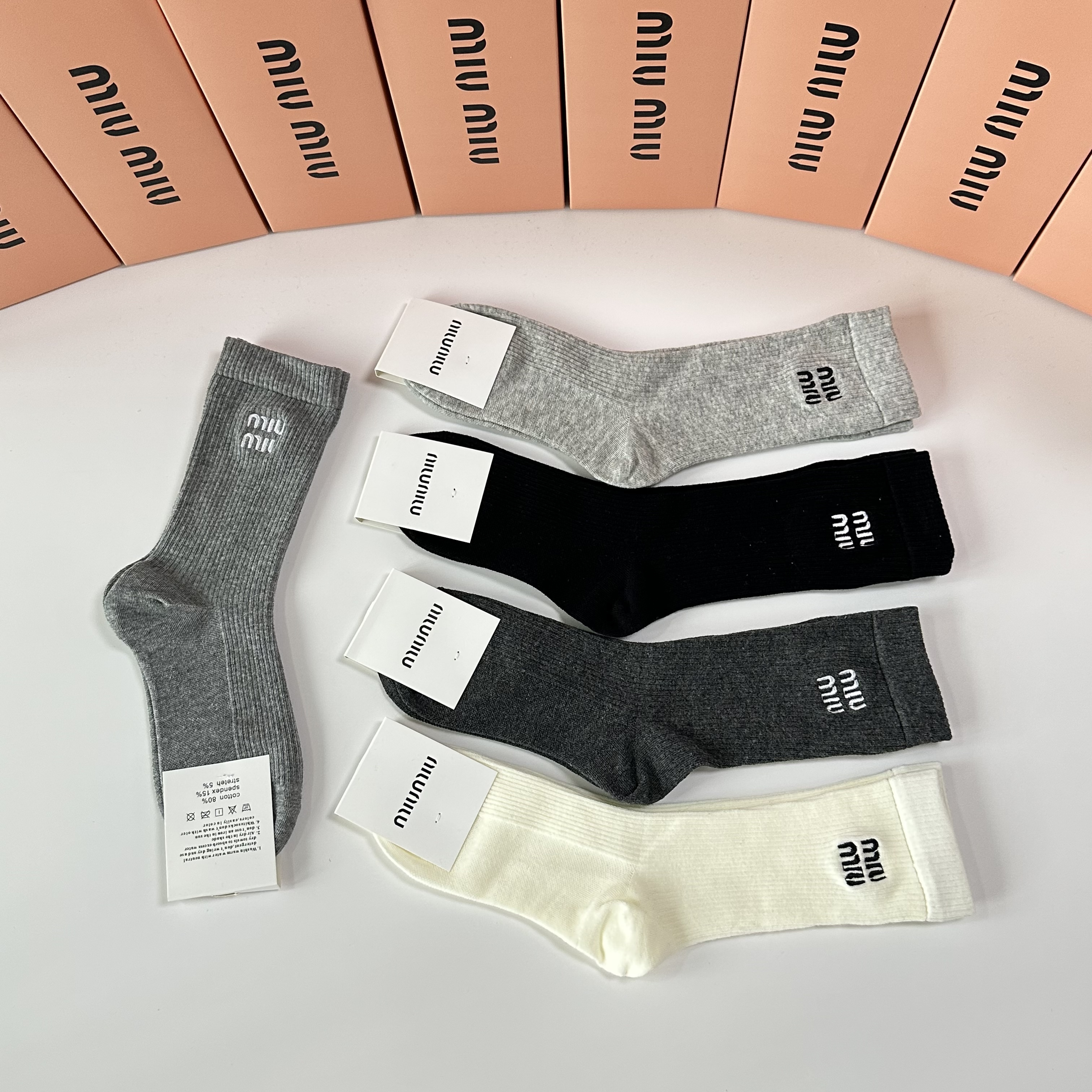 💛配包装MiuMiu（缪缪）新款刺绣经典中长筒袜堆堆袜袜子！一盒五双， 专柜同步筒袜袜子，💛大牌出街，潮