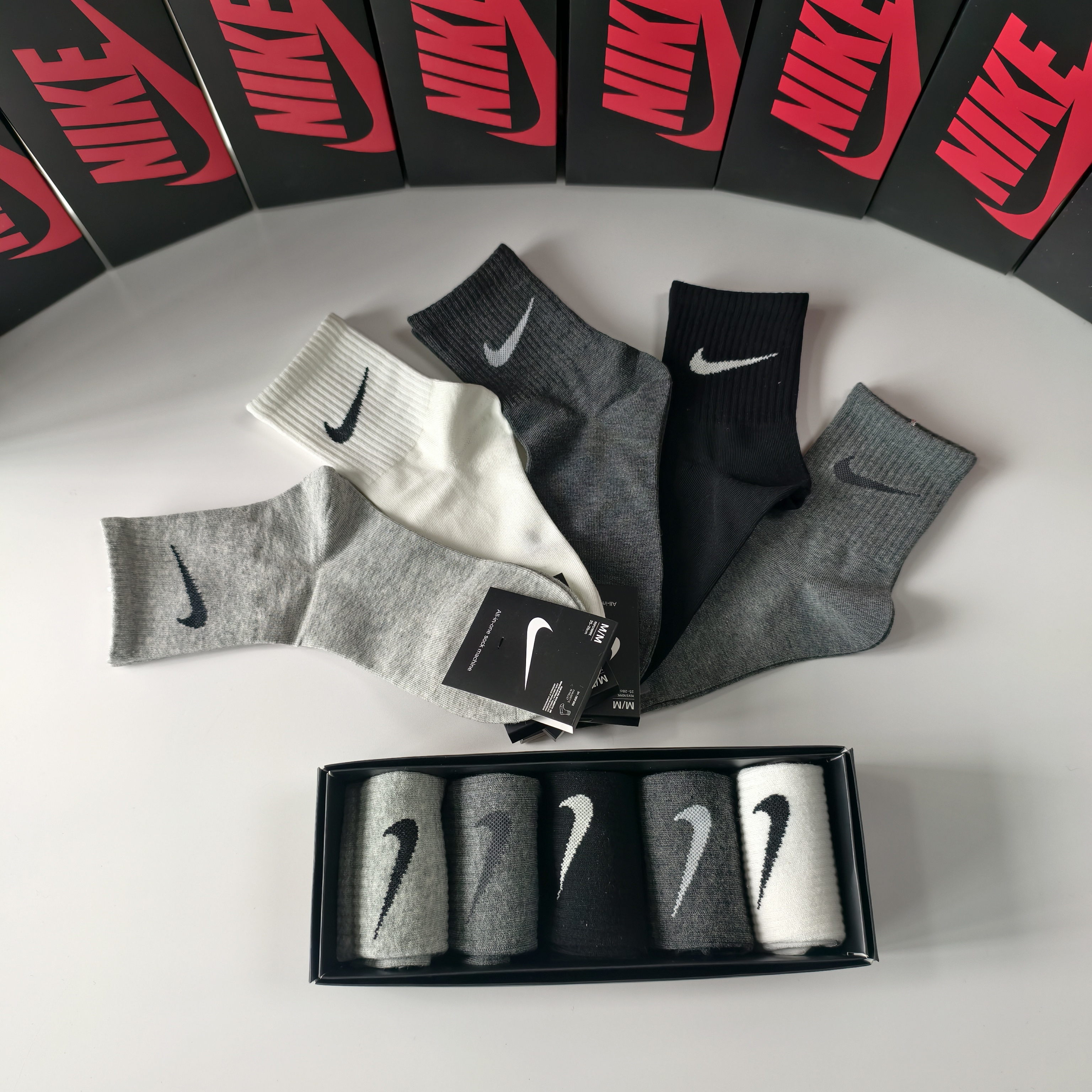 💛配包装NIKE（耐克）新款中长款堆堆袜袜子！一盒五双， 专柜同步筒款袜子，💛大牌出街，潮人必备🔥超好搭