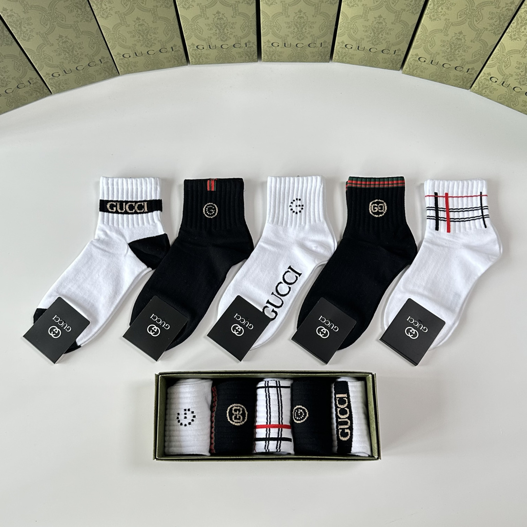 💛配专柜包装Gucci（古驰）新款中长款堆堆袜袜子！一盒五双，专柜同步筒袜袜子，💛大牌出街，潮人必备🔥超