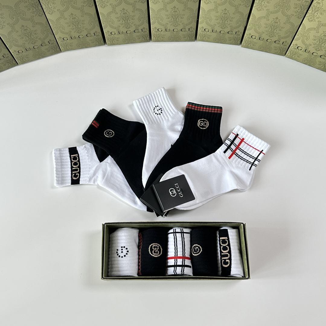 💛配专柜包装Gucci（古驰）新款中长款堆堆袜袜子！一盒五双，专柜同步筒袜袜子，💛大牌出街，潮人必备🔥超
