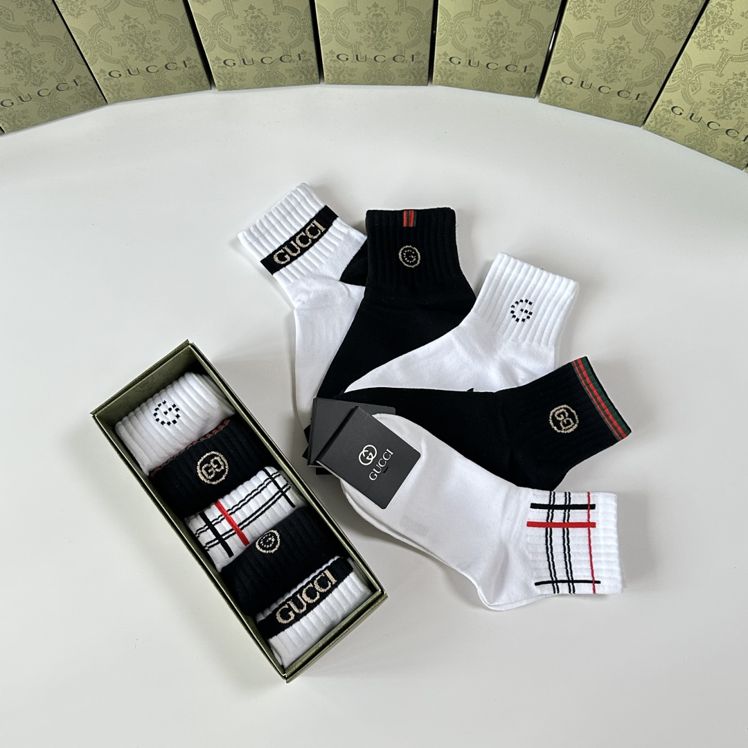 💛配专柜包装Gucci（古驰）新款中长款堆堆袜袜子！一盒五双，专柜同步筒袜袜子，💛大牌出街，潮人必备🔥超