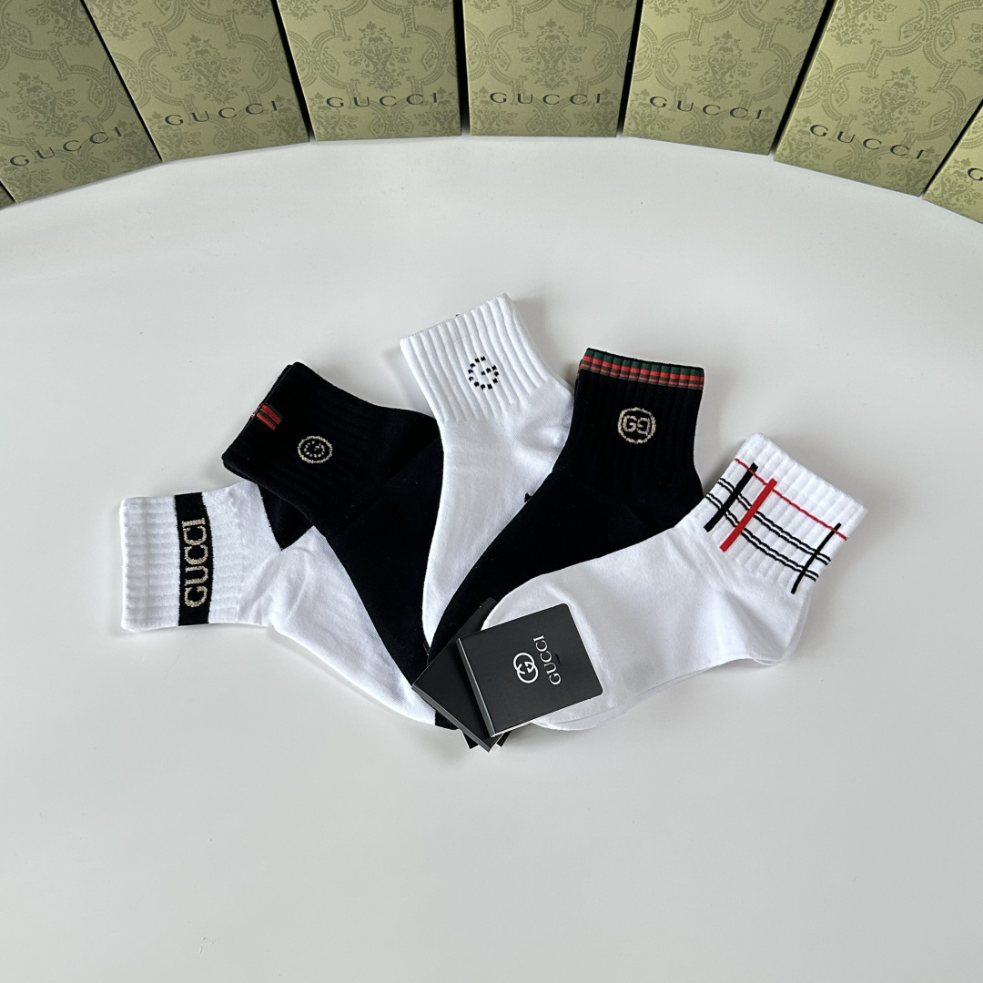 💛配专柜包装Gucci（古驰）新款中长款堆堆袜袜子！一盒五双，专柜同步筒袜袜子，💛大牌出街，潮人必备🔥超