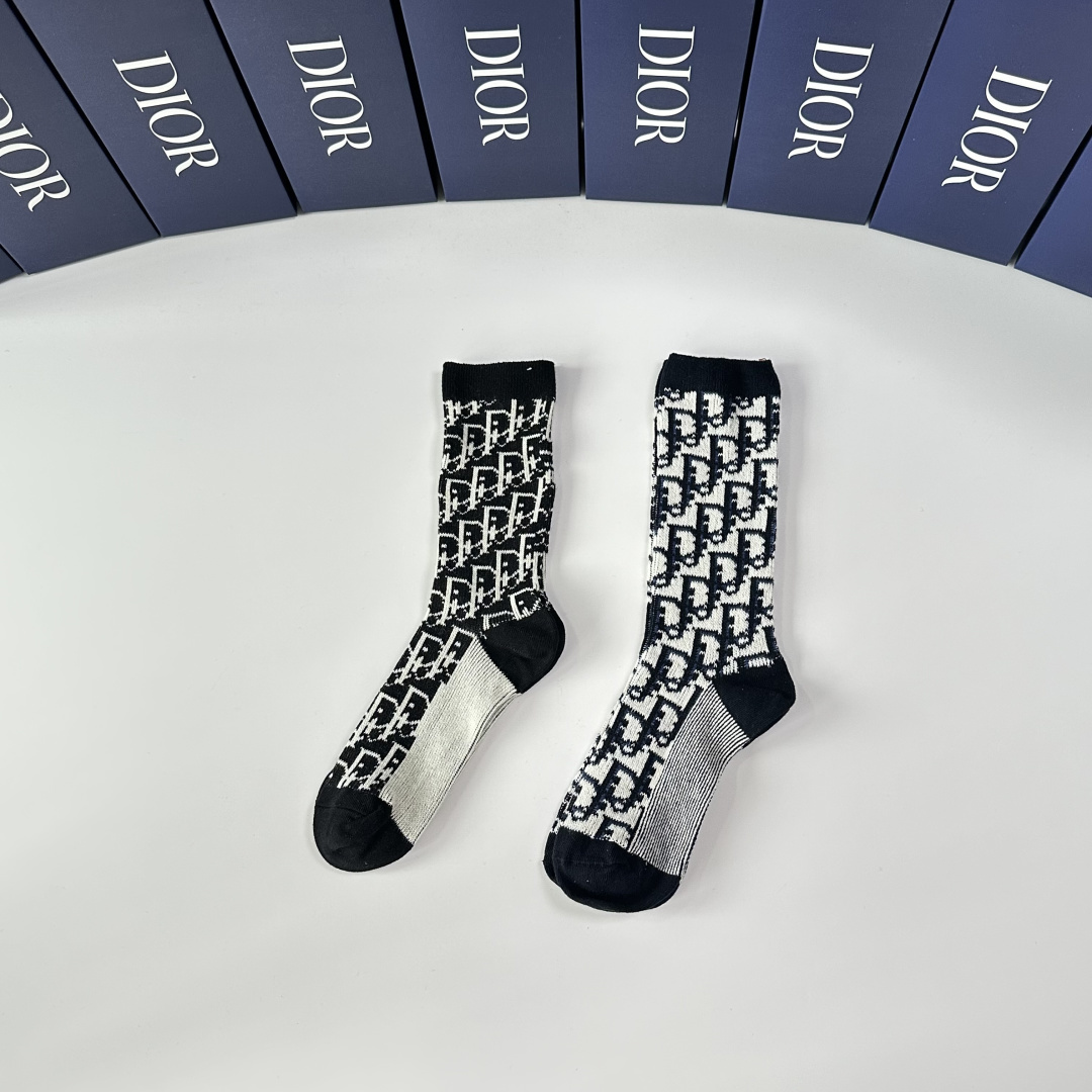 NO:640641,Special counter packaging DIOR's new double-needle cashmere pile socks!  Two pairs in a box, synchronized tube socks at the counter, big brands going out on the street, must-have socks for fashionistas, stockings, socks, dior, dior, socks19860909特配专柜包装 DIOR（迪奥）新款双针羊绒堆堆袜袜子！一盒两双,专柜同步筒袜袜子,大牌出街,潮人必备超好搭袜子,丝袜,袜子,dior,dior,socks,accessory