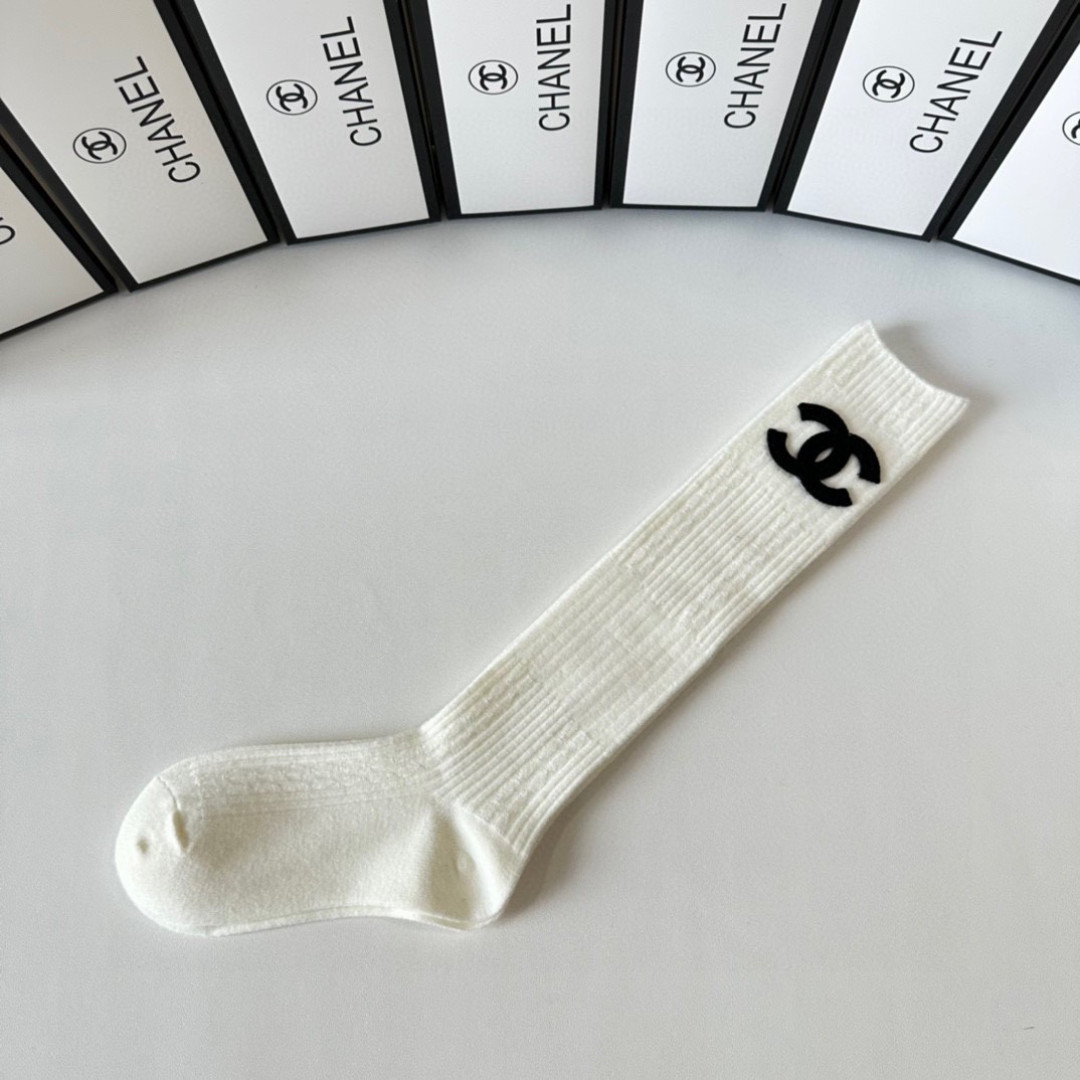 NO:640624,Special packaging Chanel (Chanel) hot-selling new double-needle cashmere stockings pile socks!  One pair in a box, synchronized tube socks at the counter, big brands going out on the street, a must-have for fashionistas~ Socks, stockings, socks, chanel, chanel, socks19860909特 配包装 Chanel（香奈儿）爆款出货 新款双针羊绒长袜堆堆袜袜子！一盒一双,专柜同步筒袜袜子,大牌出街,潮人必备超好搭～袜子,丝袜,袜子,chanel,chanel,socks,accessory
