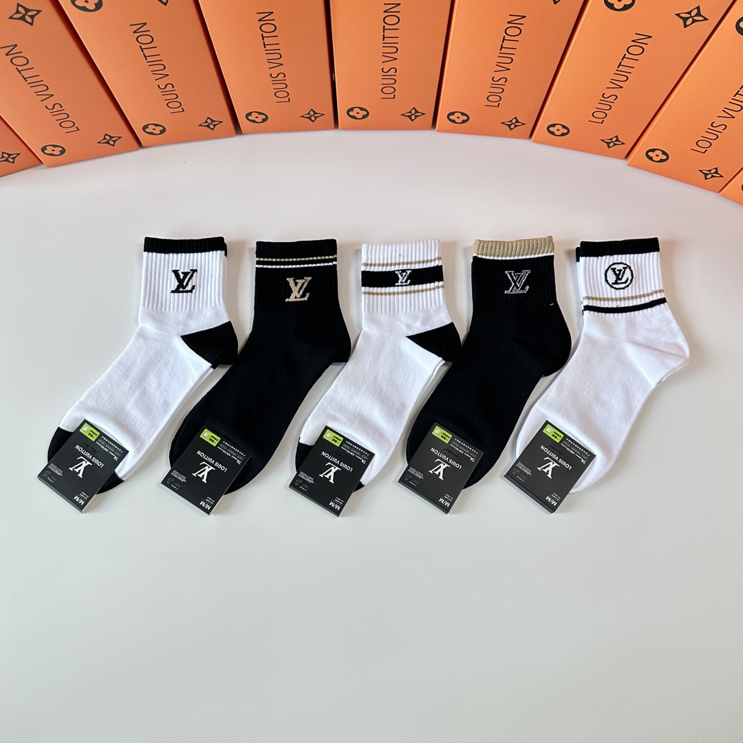 NO:640634,Specially equipped with counter packaging LV (Louis Vuitton) new mid-length pile socks!  Five pairs in a box, synchronized tube socks at the counter, big brands going out on the street, must-have socks for fashionistas, stockings, socks, louis vuitton, louis vuitton, socks19860909特 配专柜包装 LV（路易威登）新款中长款堆堆袜袜子！一盒五双,专柜同步筒袜袜子,大牌出街,潮人必备超好搭袜子,丝袜,袜子,louis vuitton,louis vuitton,socks,accessory