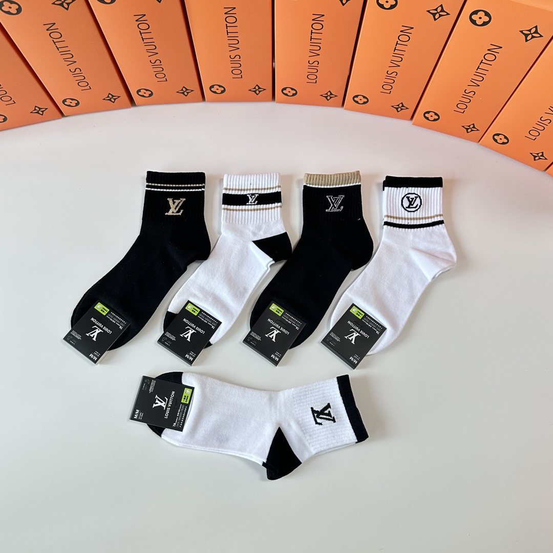 💛配专柜包装LV（路易威登）新款中长款堆堆袜袜子！一盒五双，专柜同步筒袜袜子，💛大牌出街，潮人必备🔥超好