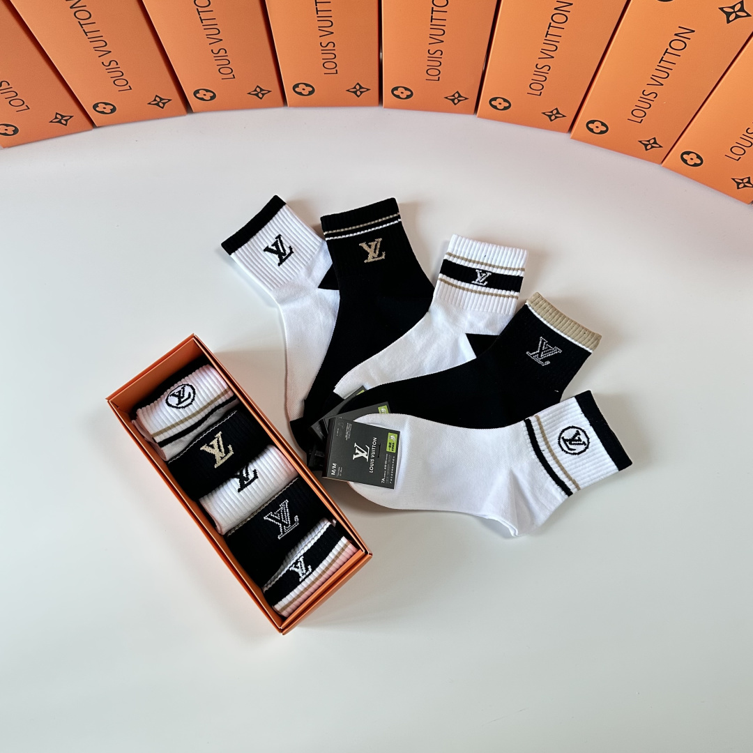 💛配专柜包装LV（路易威登）新款中长款堆堆袜袜子！一盒五双，专柜同步筒袜袜子，💛大牌出街，潮人必备🔥超好