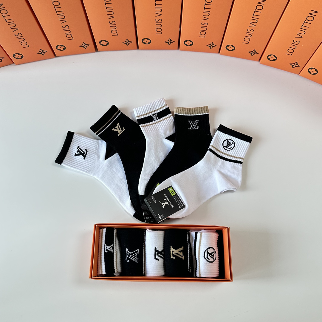 💛配专柜包装LV（路易威登）新款中长款堆堆袜袜子！一盒五双，专柜同步筒袜袜子，💛大牌出街，潮人必备🔥超好
