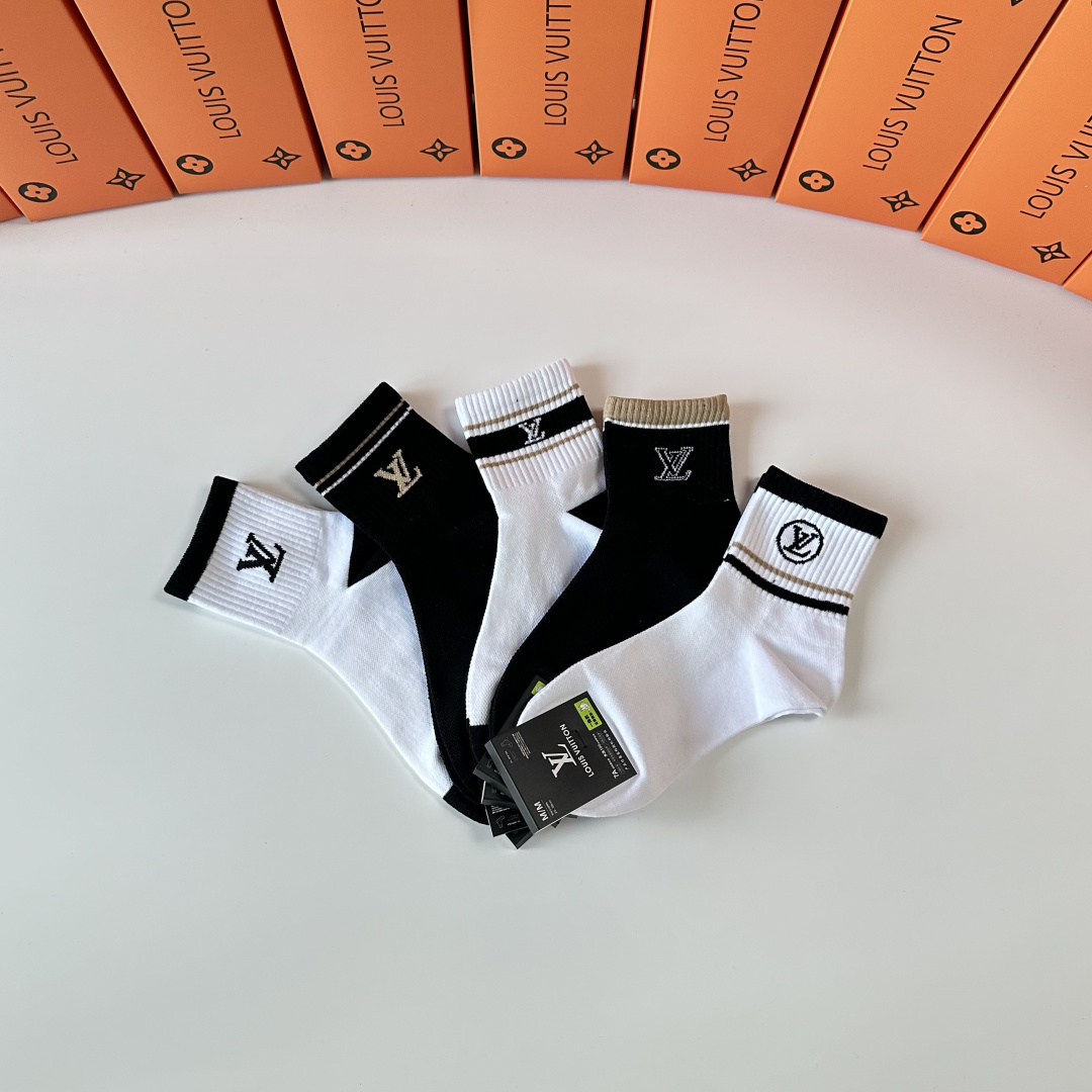 💛配专柜包装LV（路易威登）新款中长款堆堆袜袜子！一盒五双，专柜同步筒袜袜子，💛大牌出街，潮人必备🔥超好