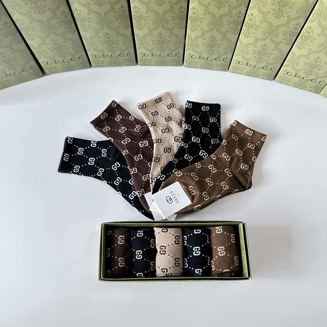 💛配包装Gucci（古驰）新款经典中长款堆堆袜袜子！一盒五双， 专柜同步筒袜袜子，💛大牌出街，潮人必备🔥