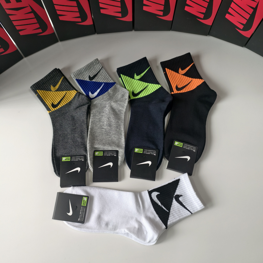 💛配包装NIKE（耐克）新款中长款堆堆袜袜子！一盒五双， 专柜同步筒款袜子，💛大牌出街，潮人必备🔥超好搭