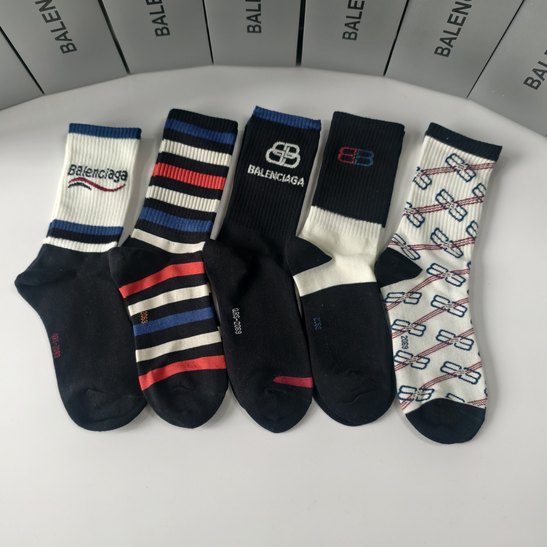 NO:640642,Specially equipped with counter packaging Balenciaga's new mid-length pile socks!  Five pairs in a box, synchronized tube socks at the counter, big brands going out, must-have socks for fashionistas, stockings, socks, balenciaga, balenciaga, socks19860909特 配专柜包装 Balenciaga（巴黎世家）新款中长款堆堆袜袜子！一盒五双,专柜同步筒袜袜子,大牌出街,潮人必备超好搭袜子,丝袜,袜子,balenciaga,balenciaga,socks,accessory
