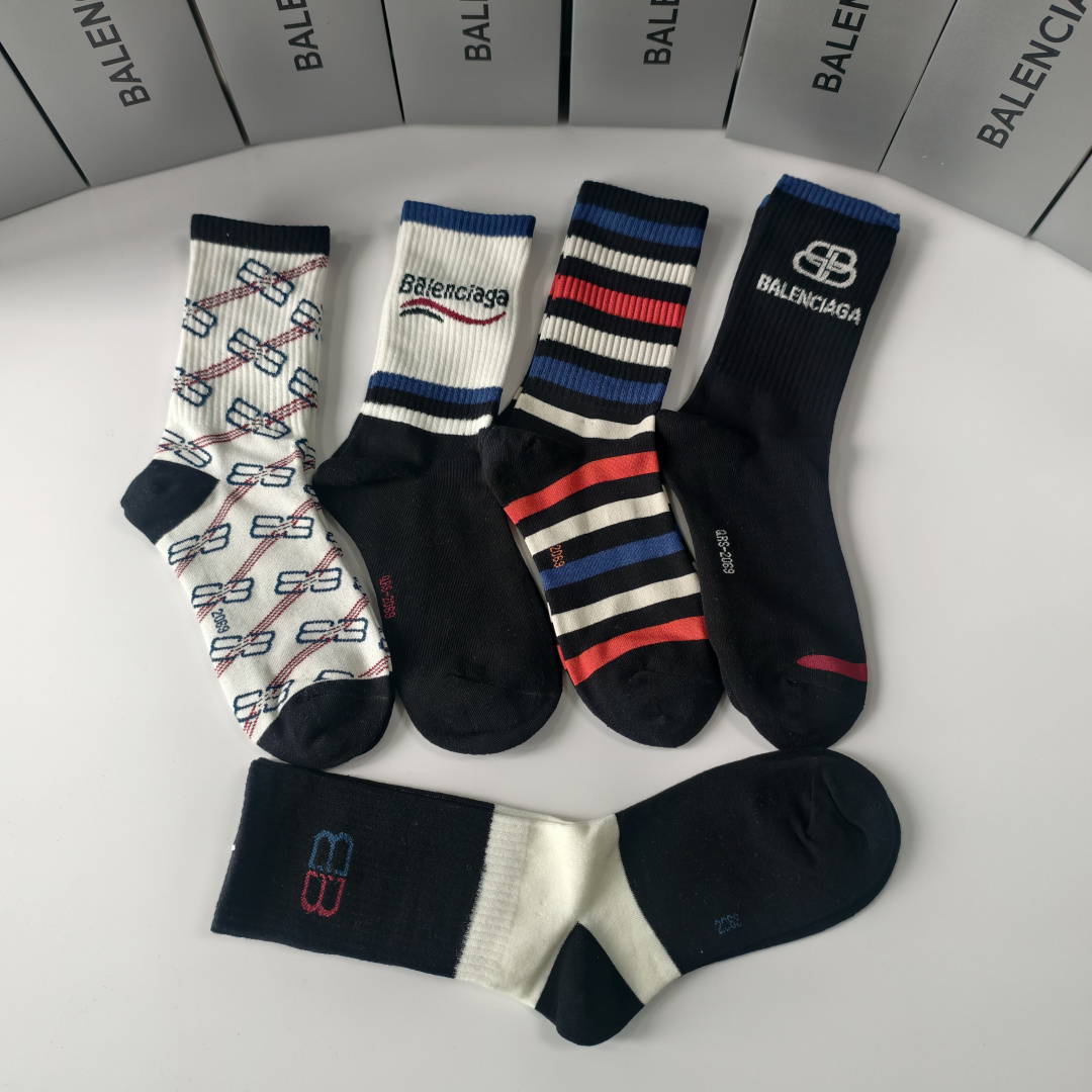 💛配专柜包装Balenciaga（巴黎世家）新款中长款堆堆袜袜子！一盒五双，专柜同步筒袜袜子，💛大牌出街