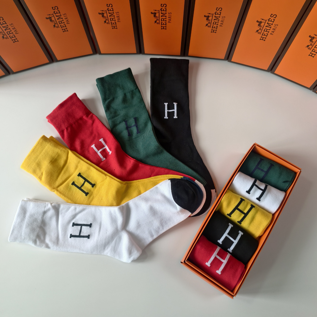💛配包装HERMES（爱马仕）新款中长款堆堆袜袜子！一盒五双， 专柜同步筒款袜子，💛大牌出街，潮人必备🔥