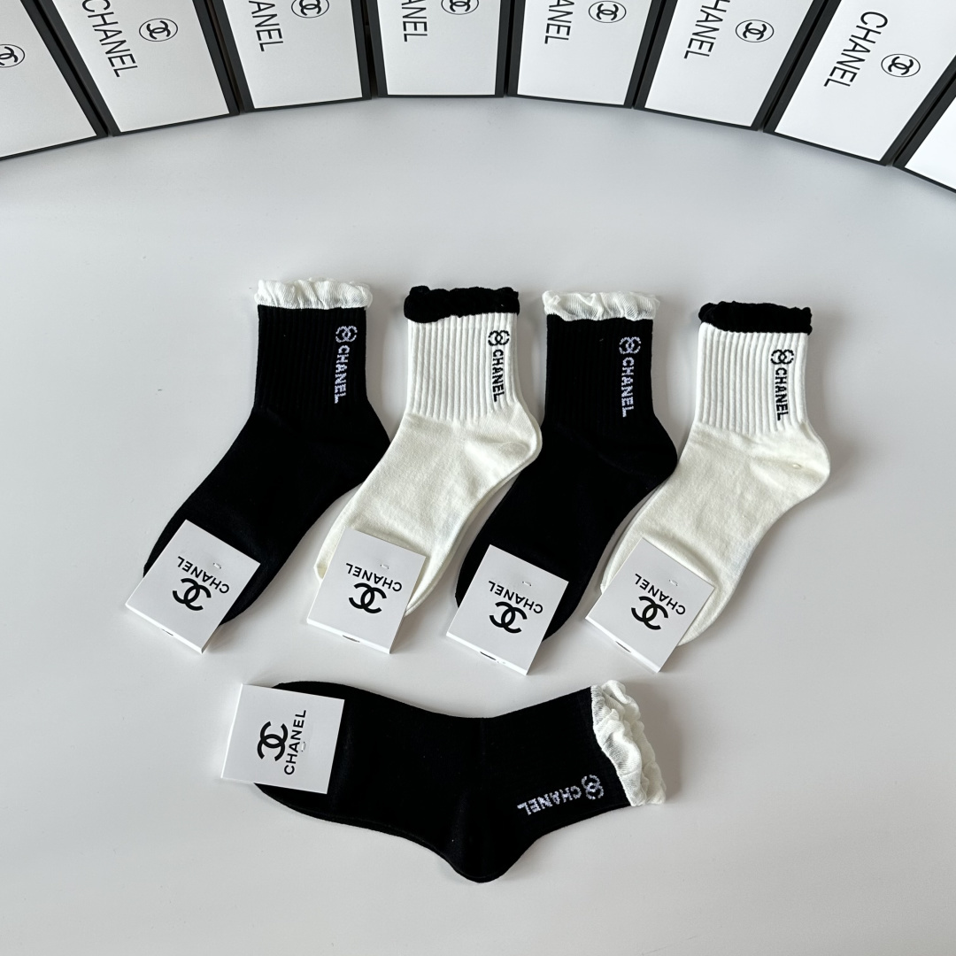 💛配包装Chanel（香奈儿）新款经典中长筒袜堆堆袜袜子！一盒五双， 专柜同步筒袜袜子，💛大牌出街，潮人